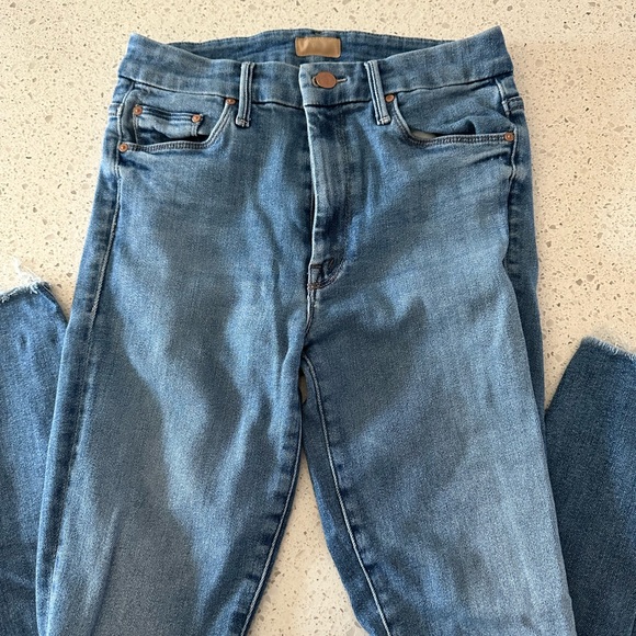 MOTHER Denim high rise looker ankle jeans with fray on bottom - Picture 4 of 4